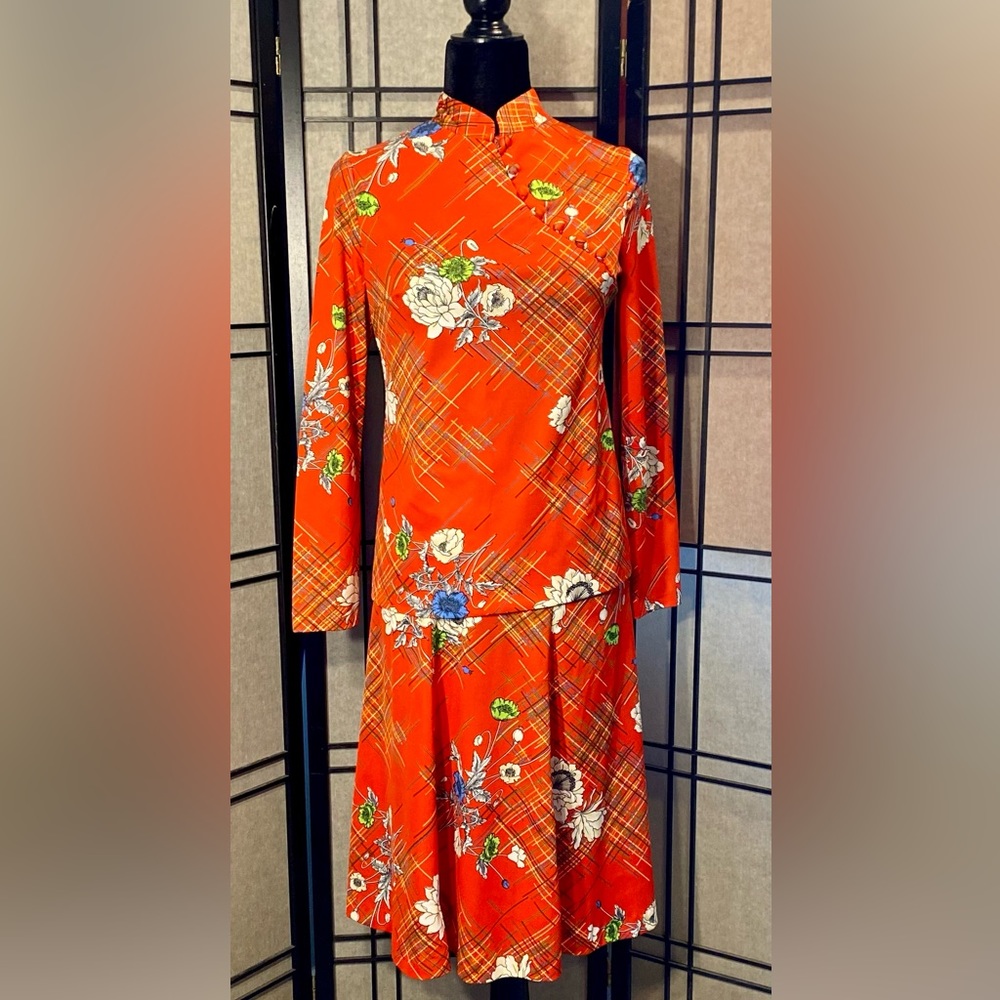 SANS AGE skirt set Asian vibe size 8 vintage and stunning  🤩 Great condition